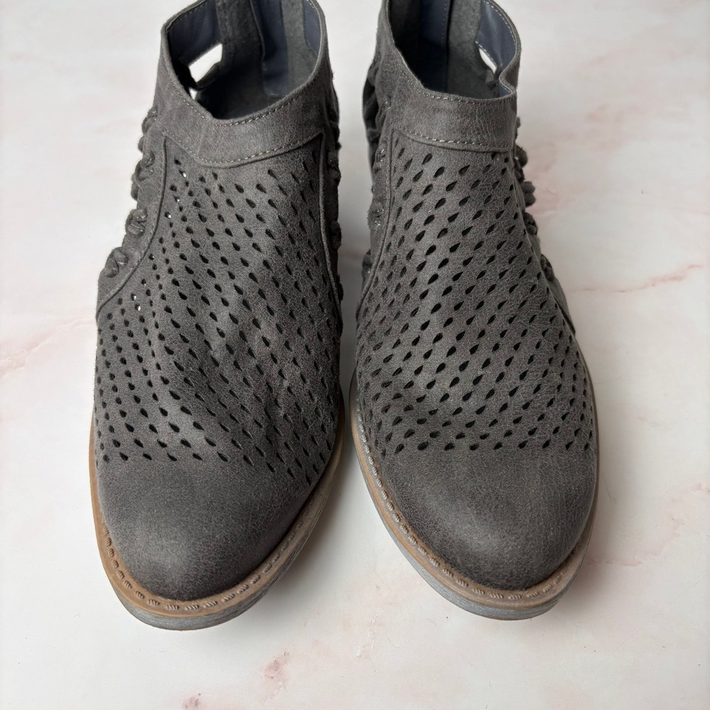 Coconuts by Matisse Womens Grey Perforated Cut Out Ankle Booties Size 6M - Picture 2 of 6